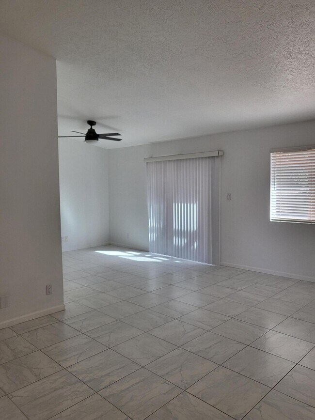 Building Photo - 1724 Powder River Dr NE