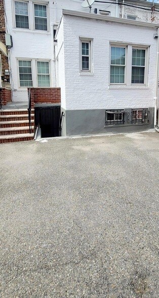 Building Photo - 85-40 68th Ave