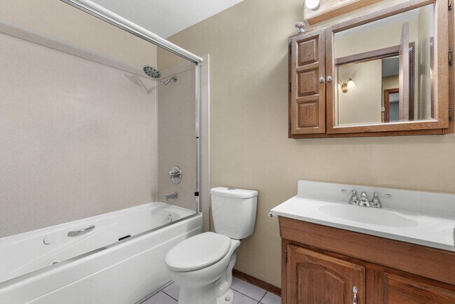 Building Photo - Available NOW! 3 Bedroom 1 Bath Beautiful Home in Arvada!