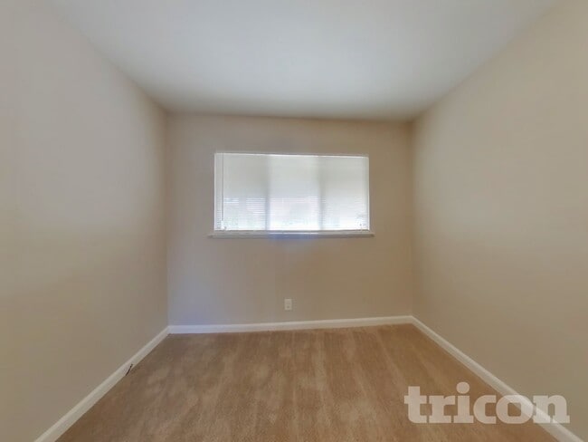 Building Photo - 378 Acacia St