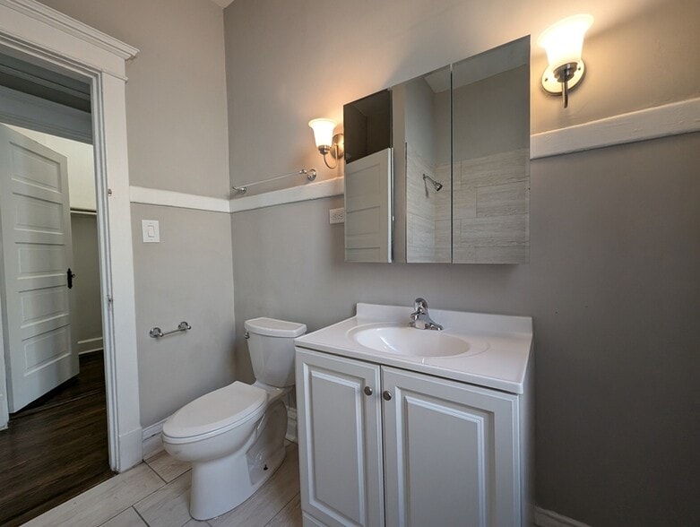 Building Photo - 3824 N Fremont