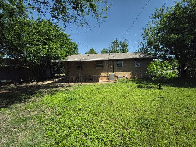 Building Photo - 140 Ridgecrest Rd