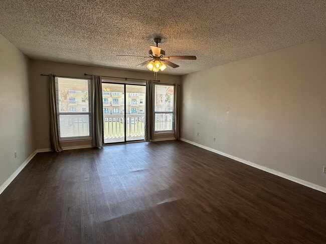 Building Photo - ISLAND LIVING!