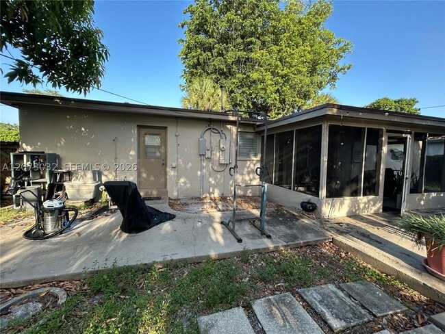 Building Photo - 571 SW 29th Ave