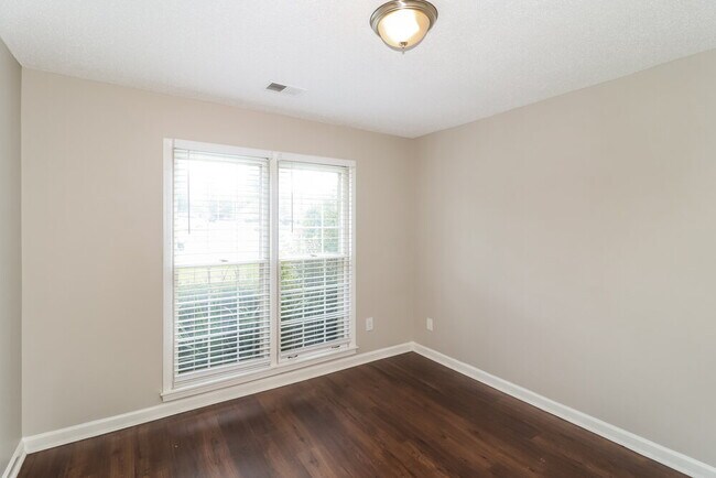 Building Photo - 8642 Tropicana Dr N