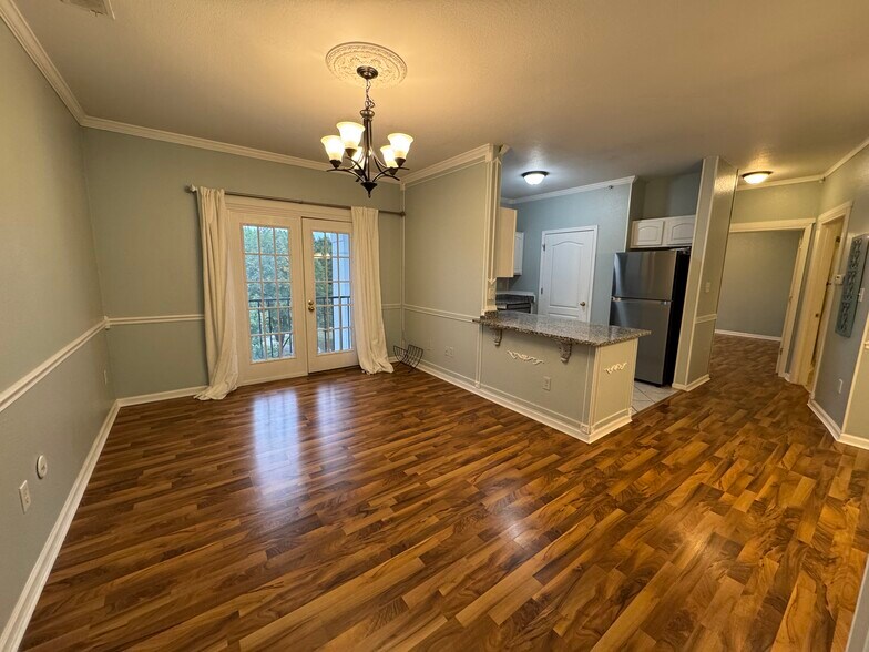 Main Area - 12860 University Cres