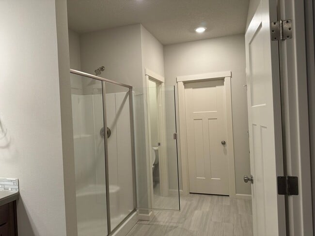 Building Photo - BEAUTIFUL SINGLE LEVEL RANCH, CENTRAL AIR,...