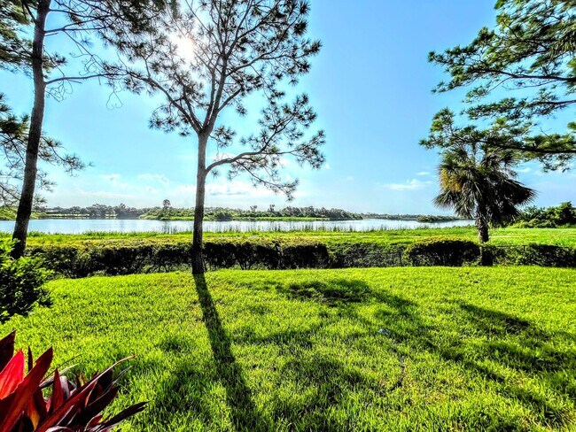 Building Photo - ANNUAL UNFURNISHED 2 bed 2 bath ground floor water front condo in Bradenton