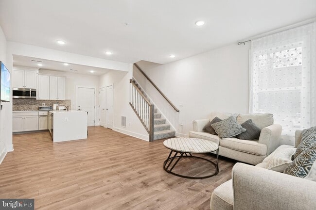 Building Photo - 55 Silverway Dr