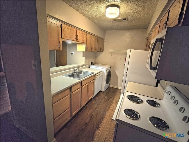 Building Photo - 1108 Covey Ln