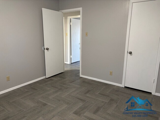 Building Photo - 1932 Glenwood Dr