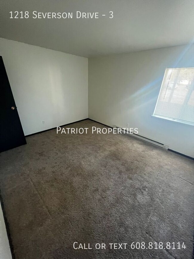 Building Photo - 1 bedroom/ 1 bath apartment in Sun Prairie...