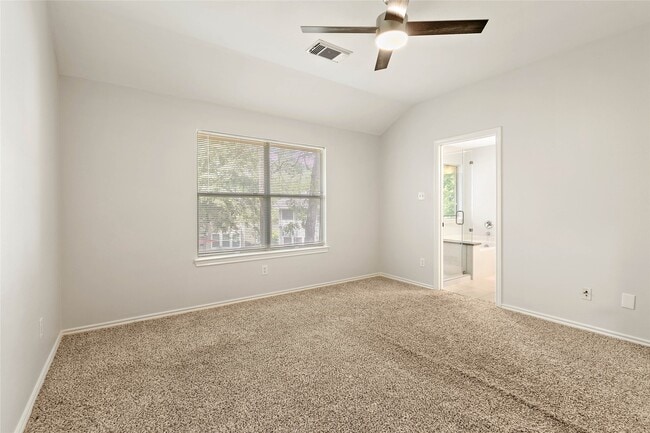 Building Photo - 10 Scenic Brook Ct