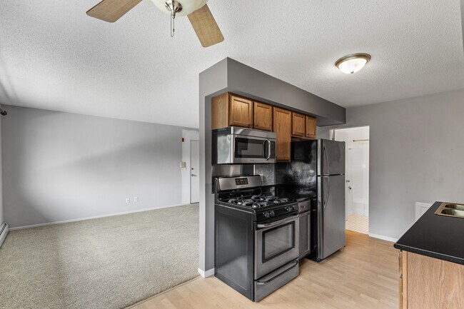 Building Photo - Rosco Apts-2720