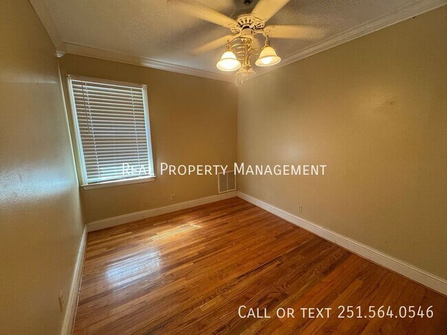 Building Photo - 1063 Midmoor Dr