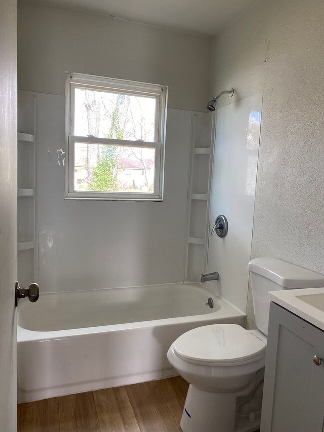 Building Photo - LIMITED TIME**NO APPLICATION FEE**1/2 OFF DEPOSIT**