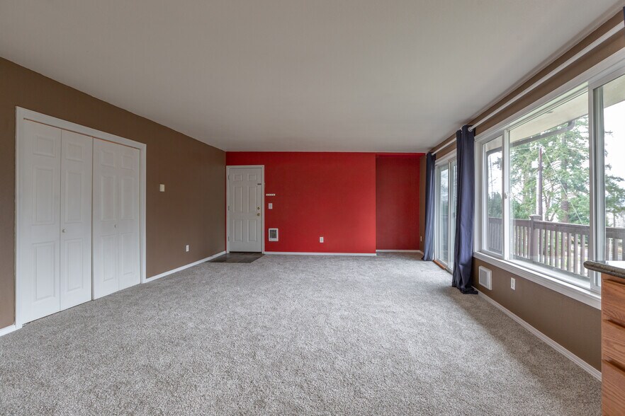 Building Photo - 2102 NW Kelly Dr