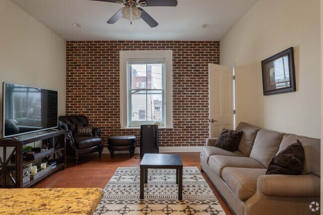 1BR, 1BA - 475 SF - Living Room - 20 Saint Louis Place