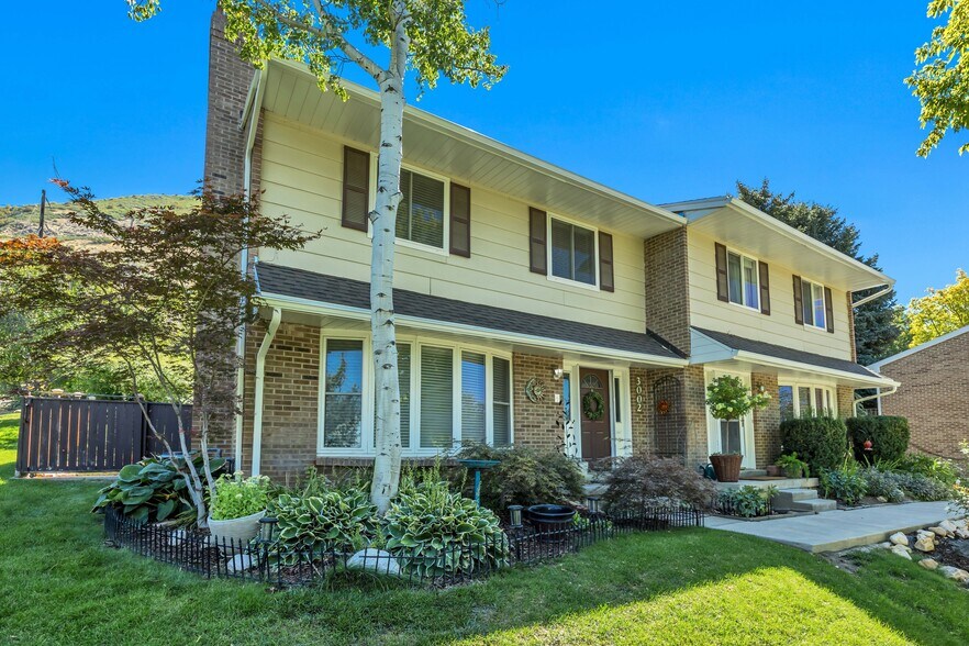 Primary Photo - 3002 E Casto Ln