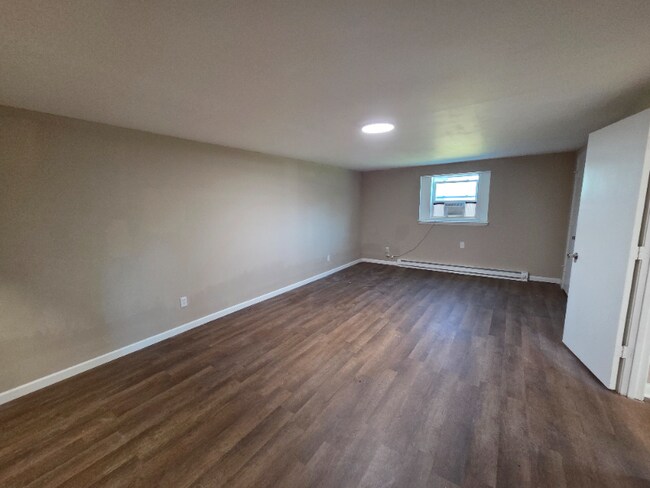 Building Photo - 2422-2424-2424 Tinnell Ct