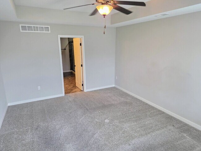 Building Photo - 5555 S Prairie View Dr