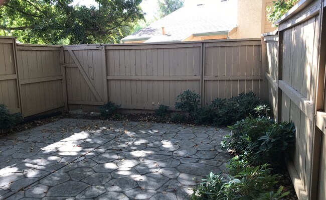 Building Photo - 2128 Bueno Dr