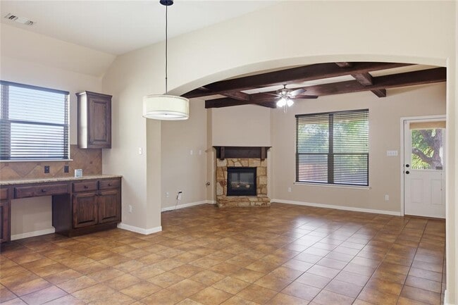 Building Photo - 216 Great Cir Cove