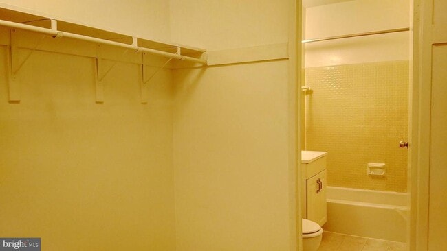 Building Photo - 10401 Grosvenor Pl