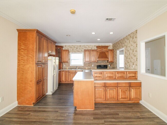 Building Photo - 124 Meadows Ln