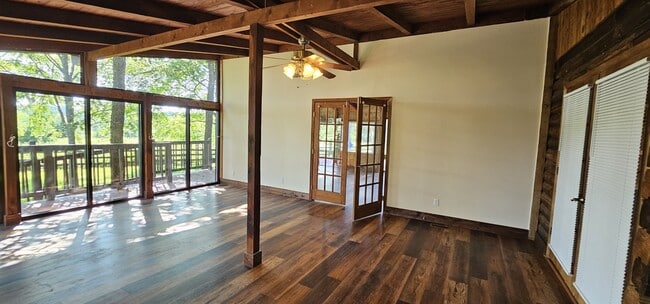 Building Photo - 7307 Rhodes Ln