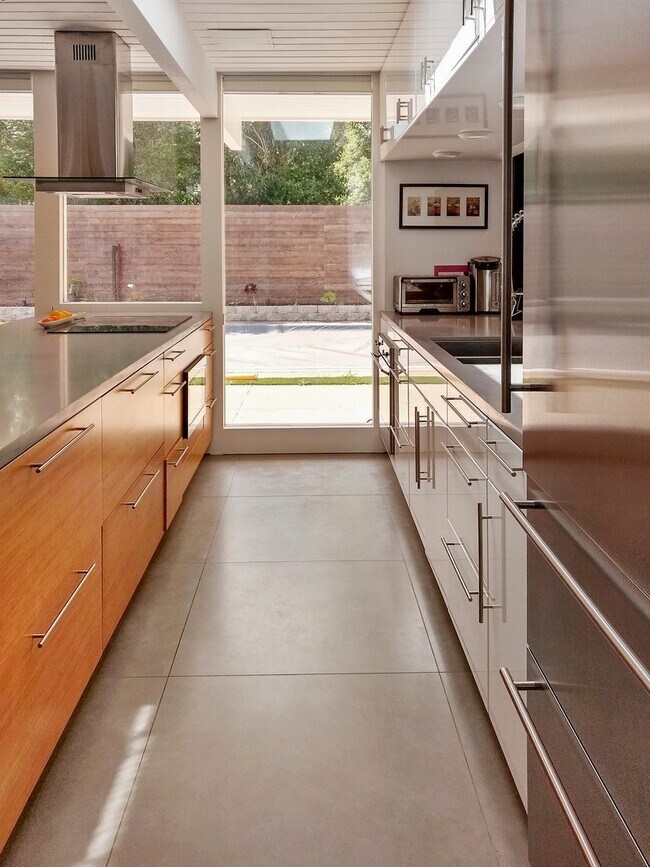 Building Photo - Single Level Upper Lucas Valley 4+bd/2ba E...