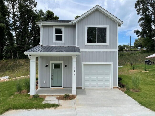 Building Photo - Single Family Home in Seneca!