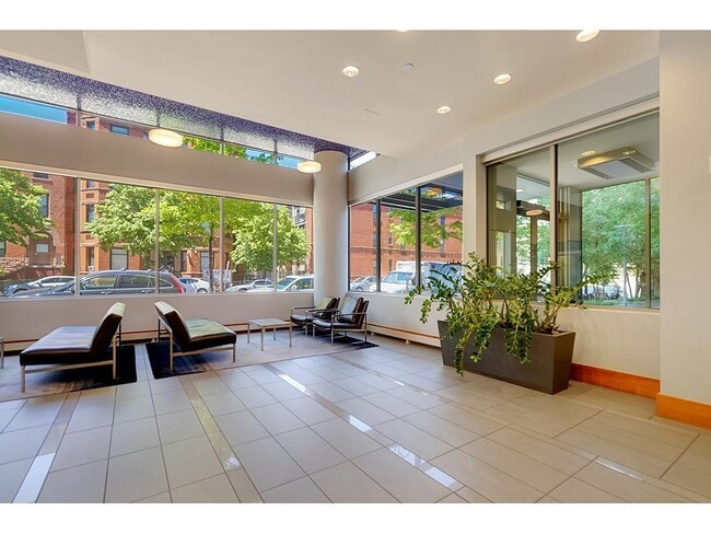 Building Photo - 929 Portland Ave