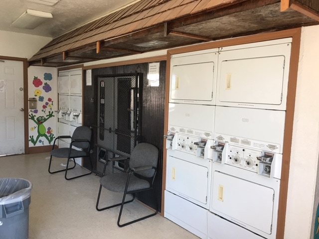 Building Photo - Whispering Pines Apartments