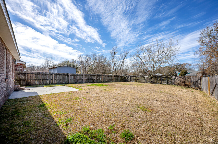 Building Photo - 10073 Byrd Ave