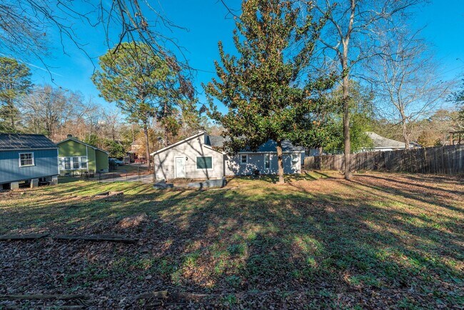 Building Photo - Fully Updated 3BR/2BA in Martinez – Vaulted Ceilings, Stone Fireplace & Fenced Yard!