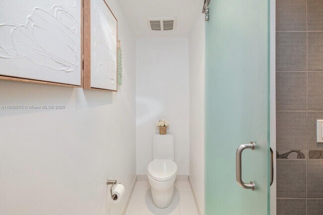 Building Photo - 405 N Hibiscus Dr