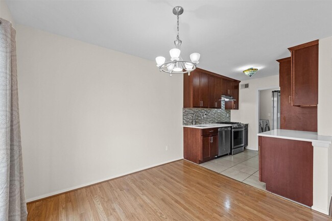 Building Photo - 4 Woodbine Dr