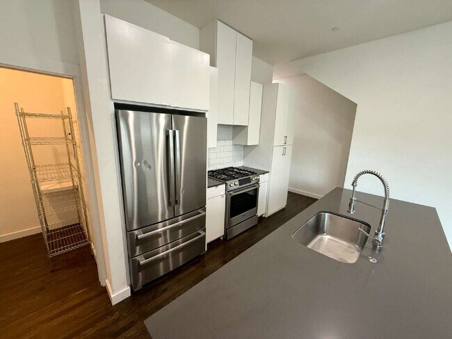 Building Photo - 4211 Delano Pl