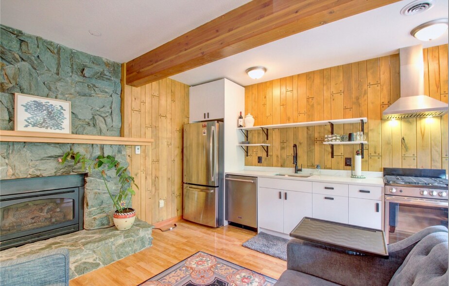 Building Photo - 16475 Fairway Dr