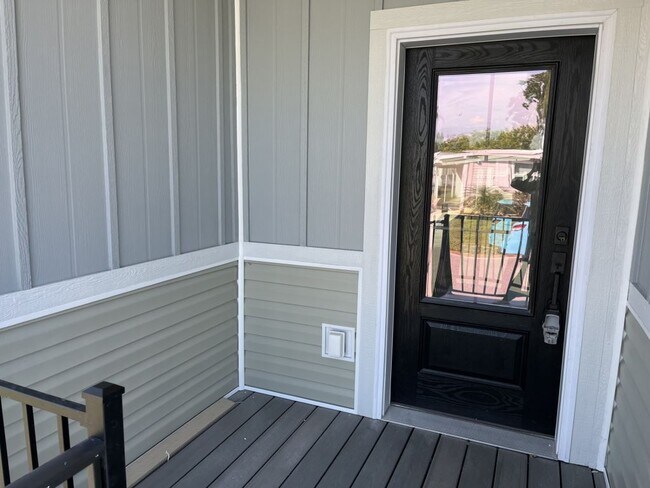 Building Photo - 7815 Lakeshore Dr