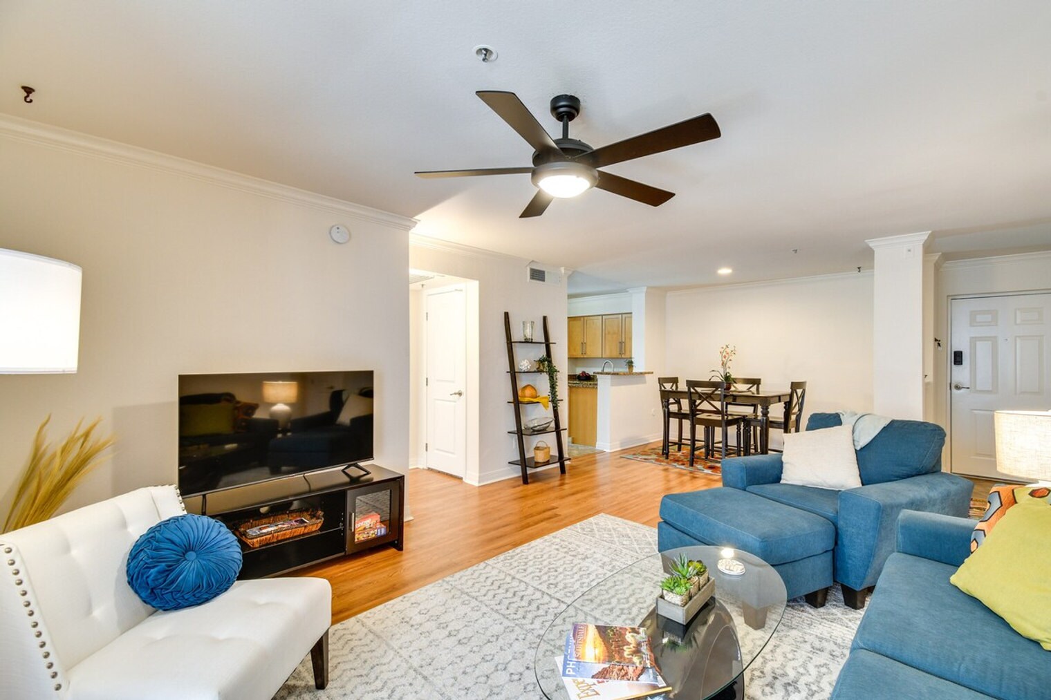 Building Photo - 2025 E Campbell Ave