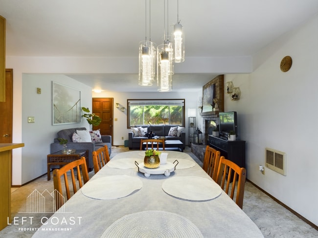 Building Photo - 890 SW 7th St