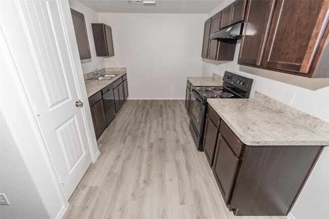 Building Photo - 17347 Desmond St