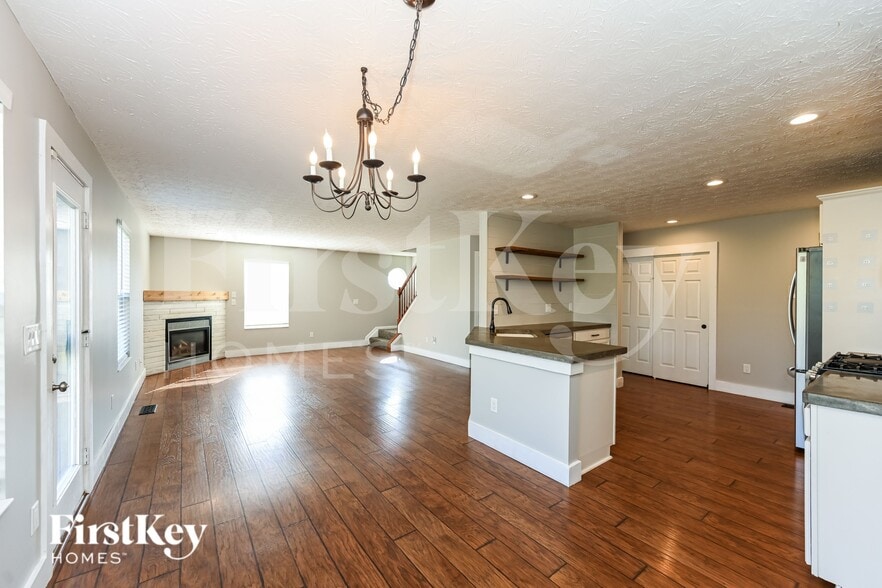 Building Photo - 671 McCormick Ln