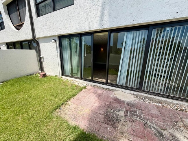 Building Photo - 1024 Anglers Cove
