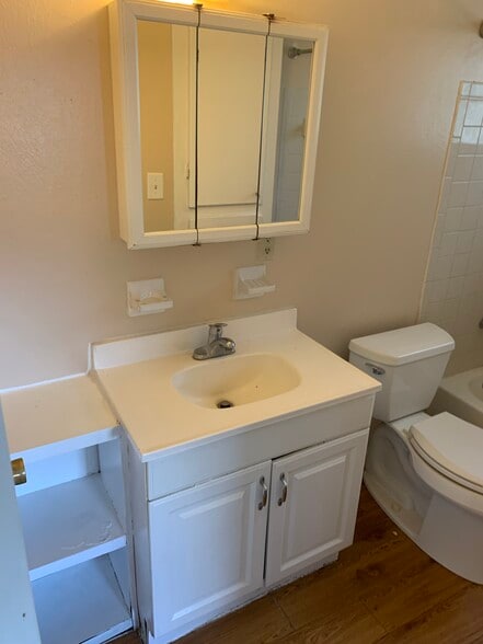 Building Photo - 1211 mook st