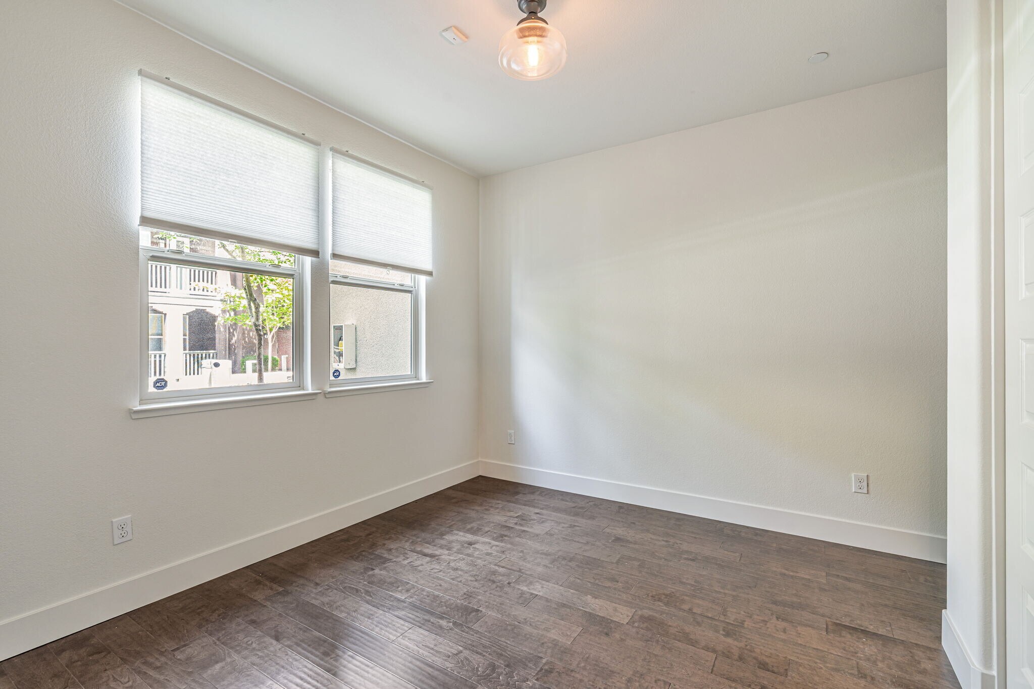 Building Photo - 457 Diller St