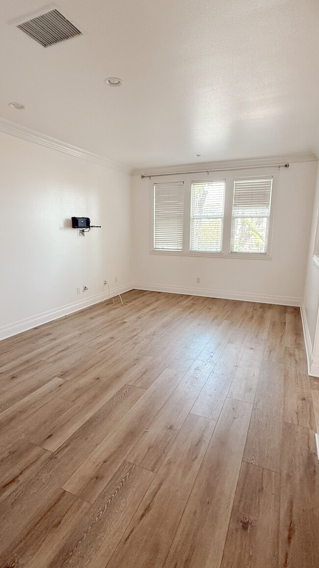 Building Photo - 5 Bluefin Ct