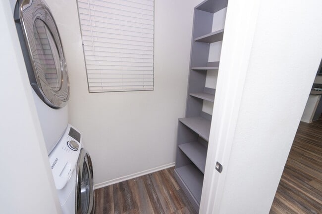 Building Photo - Amazing 3 Bedroom Condo available now! Totally loaded unit, schedule a tour today!
